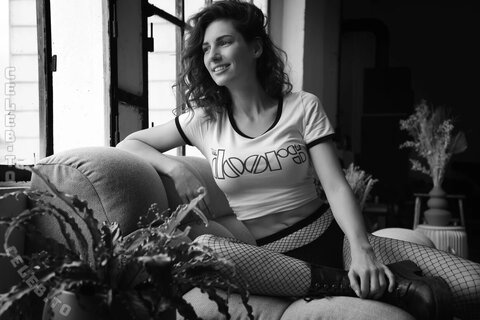 caro_petitemodel nude photo 9