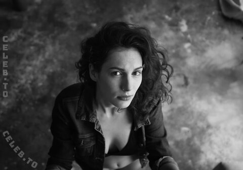 caro_petitemodel nude photo 5