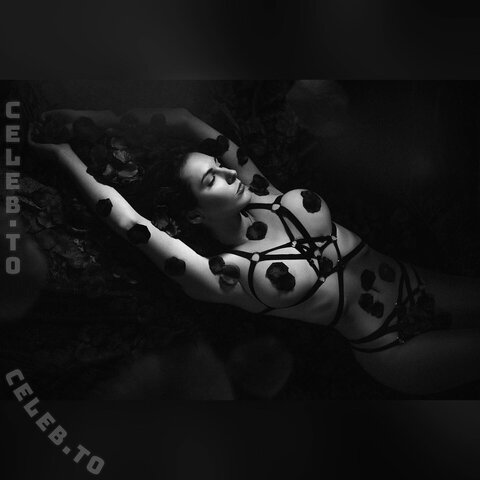 caro_petitemodel nude photo 61