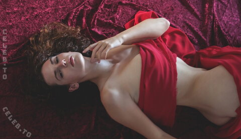 caro_petitemodel nude photo 28