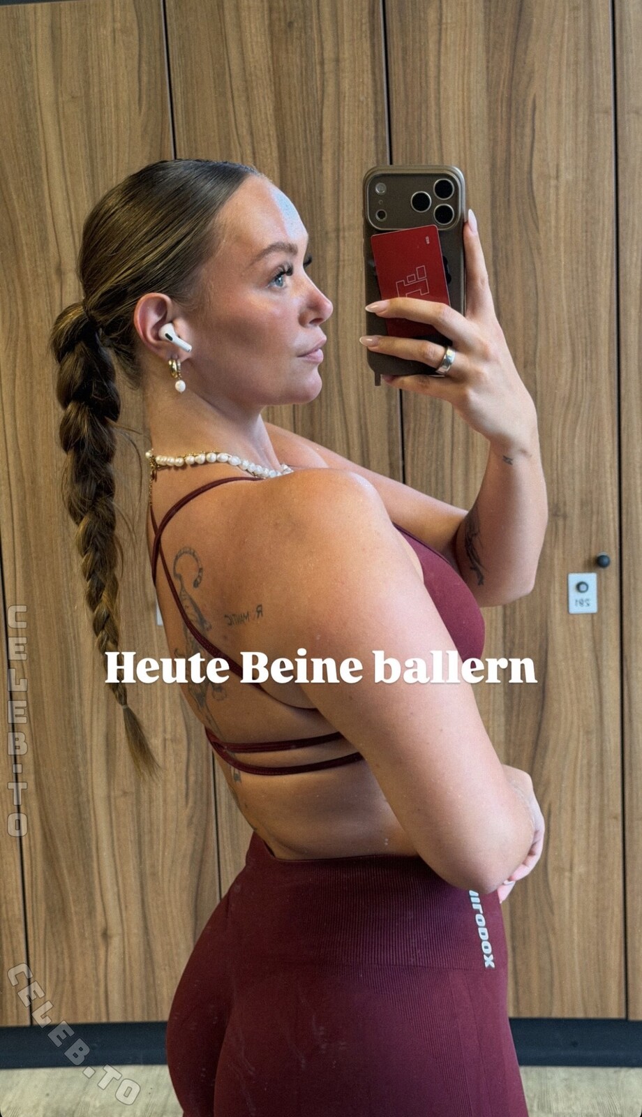 Caro.phie nude photo 1