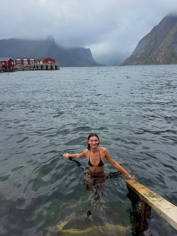 Cassadventures nude photo 1