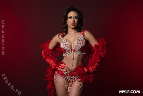 Cassie Del Isla nude photo 16