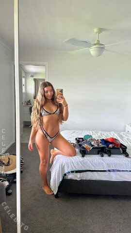Cassie Fenton nude photo 11