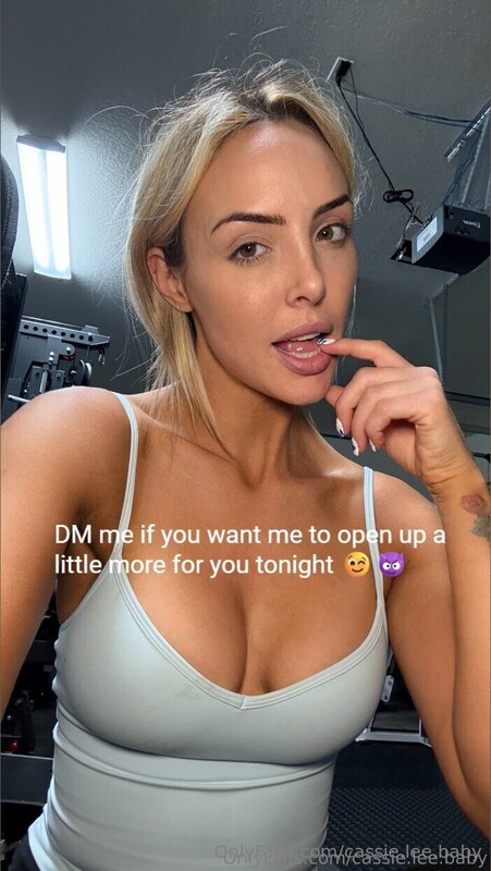 Cassie Lee nude photo 1