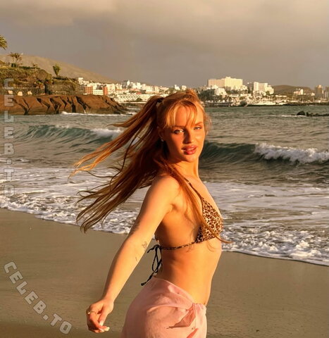 Cassy Cassau nude photo 6