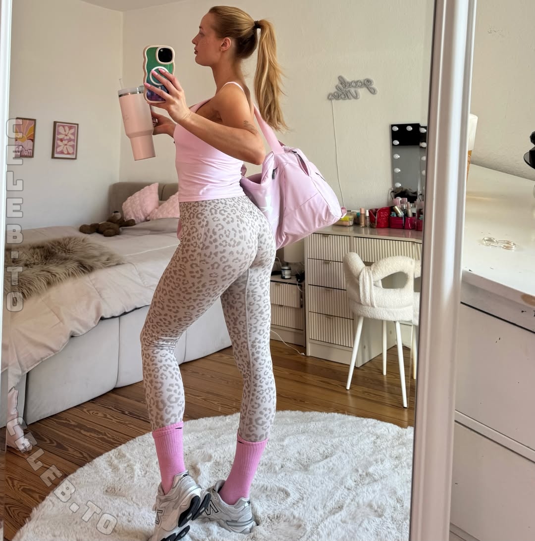Cassy Cassau nude photo 3