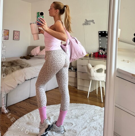 Cassy Cassau nude photo 2