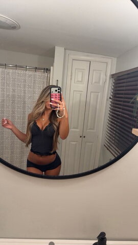 Cat Pisciotta nude photo 2