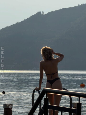 Cathi nude photo 5