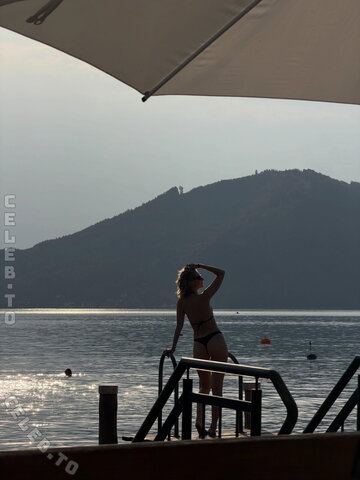 Cathi nude photo 4