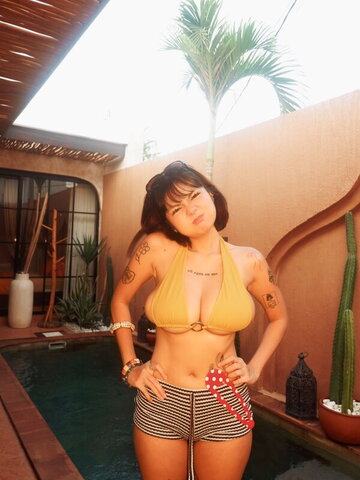 __c._.b_ nude photo 10
