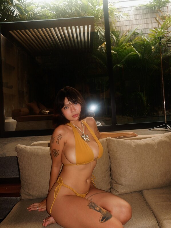 __c._.b_ nude photo 1