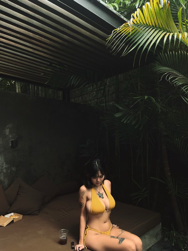 __c._.b_ nude photo 5