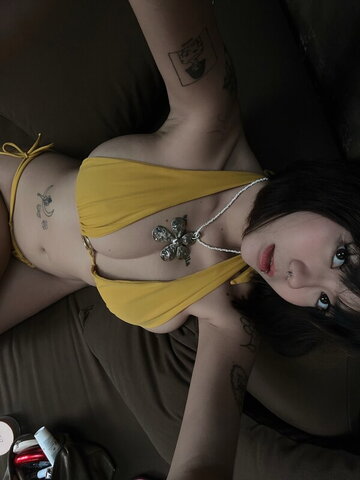 __c._.b_ nude photo 3