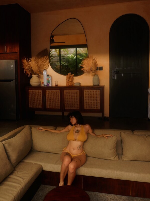 __c._.b_ nude photo 7
