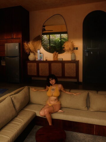 __c._.b_ nude photo 1