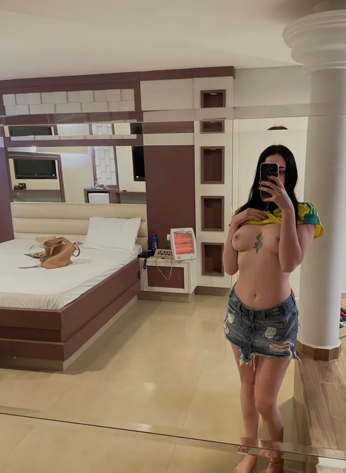 Cece nude photo 15