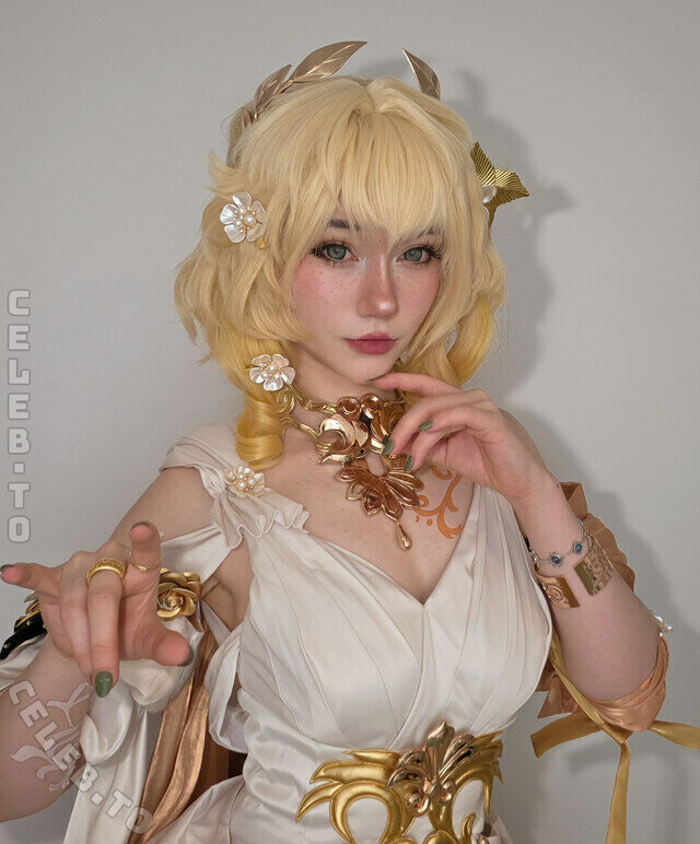 Celebi.cos nude photo 3