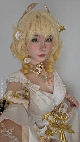 Celebi.cos nude photo 1