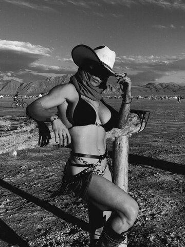 Celeste Bonin nude photo 5