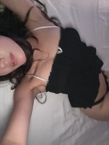 Celia Tran nude photo 12
