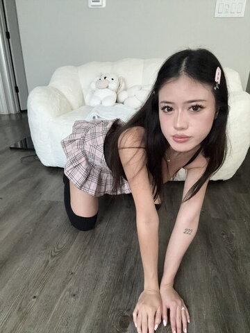 Celia Tran nude photo 6