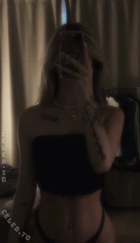 celiinxsaa nude photo 11