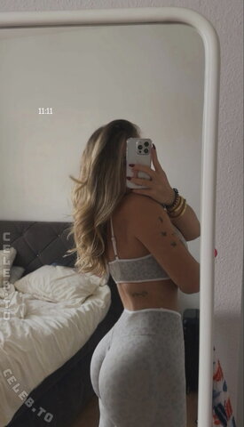 celinajoyy nude photo 8