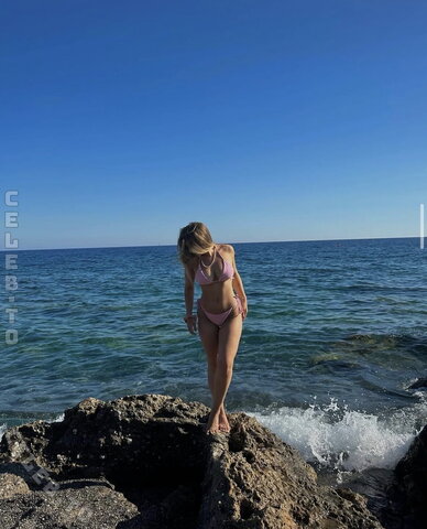 celinajoyy nude photo 11