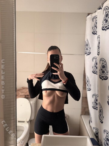 celinaslittlefantasy nude photo 5