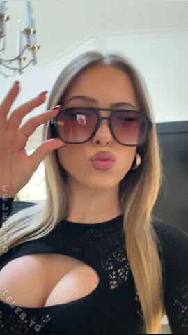 celina.sndr nude photo 8