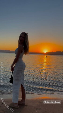 celina.sndr nude photo 6