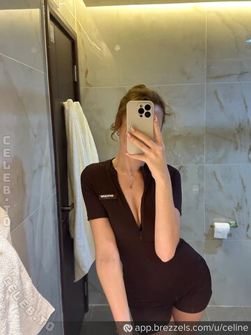 Celine Hamann – [2026-02-28] I wonder if the zipper will open even further.. 🤭⛓️‍💥