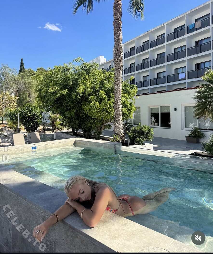 Celine Preuß nude photo 2