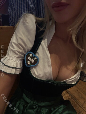 celinealbar – Nice cleavage 😋