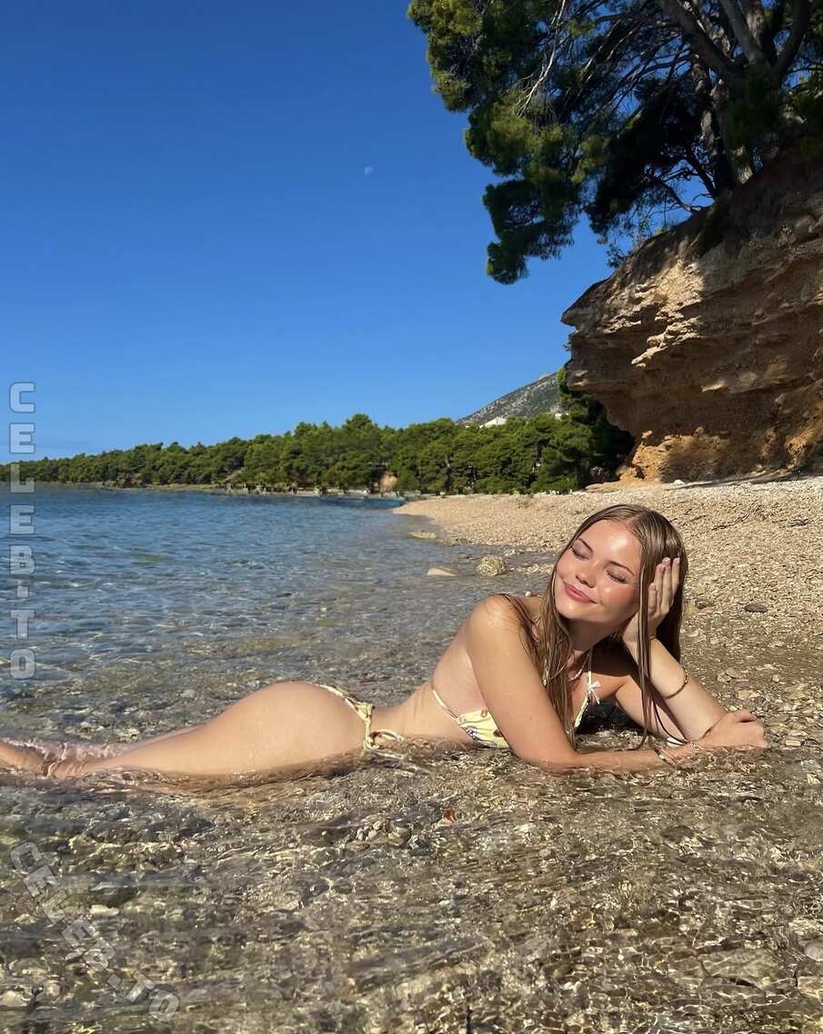 celine.fabienne nude photo 3