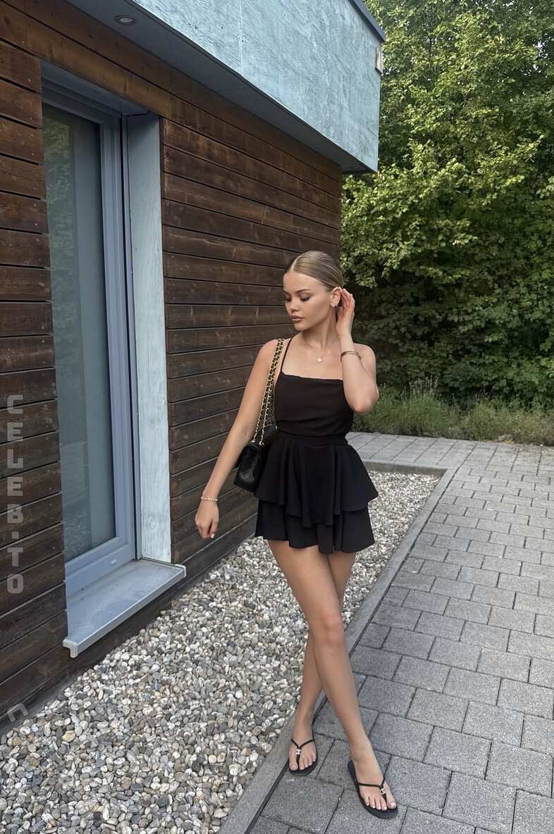 celine.fabienne nude photo 2