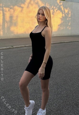 celine.fabienne nude photo 33