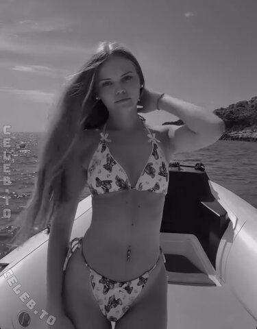 celine.fabienne nude photo 9