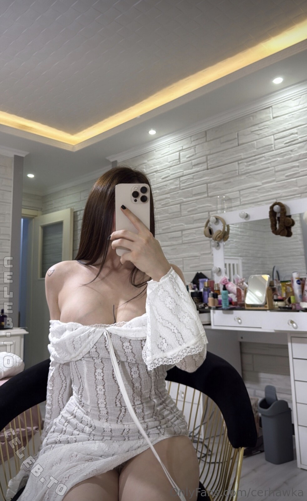 Cerhawk nude photo 3