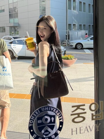 Chaeryeong nude photo 52