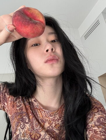 Chaeryeong nude photo 1