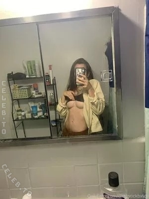 Chapstickbxtch nude photo 5