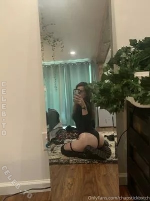 Chapstickbxtch nude photo 9
