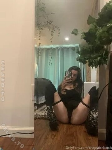 Chapstickbxtch nude photo 9