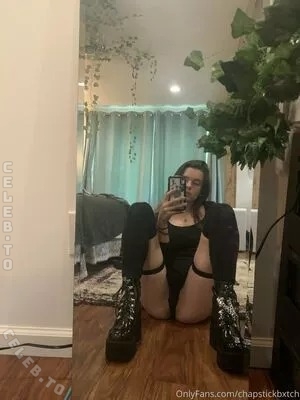 Chapstickbxtch nude photo 14