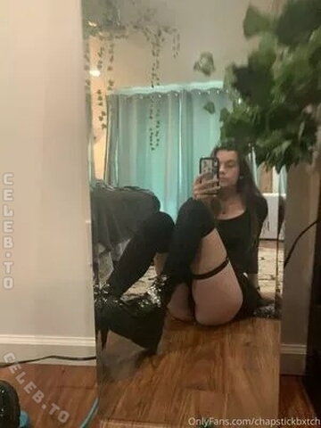Chapstickbxtch nude photo 4