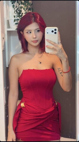 Charess nude photo 2
