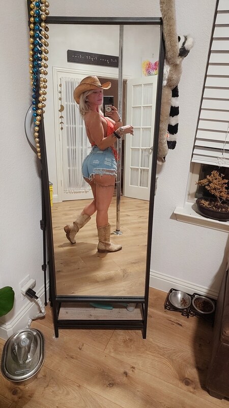 Charlee Elizabeth Kennedy nude photo 5